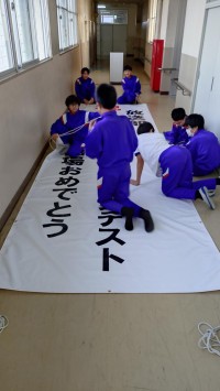 紐の付け替え作業中！
