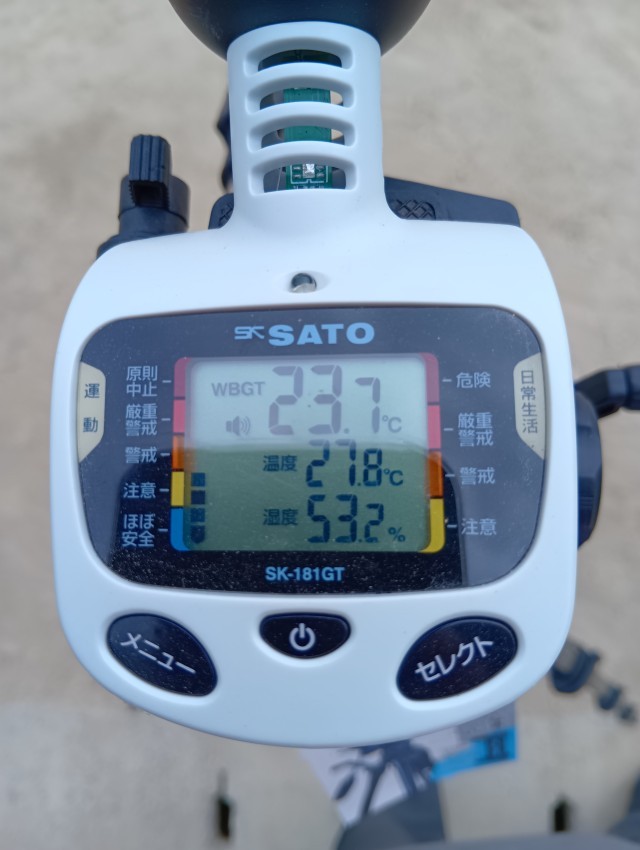 ほとんど晴れ間のない、今日の11:15時点の屋外の熱中症指数です