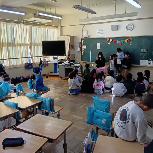 ２年生　教室で