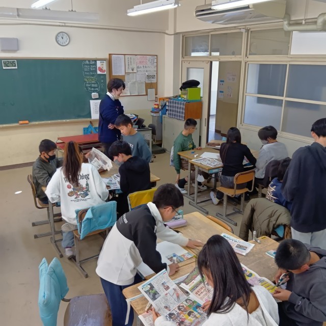 ６年生　力を合わせて新聞を完成させろ！